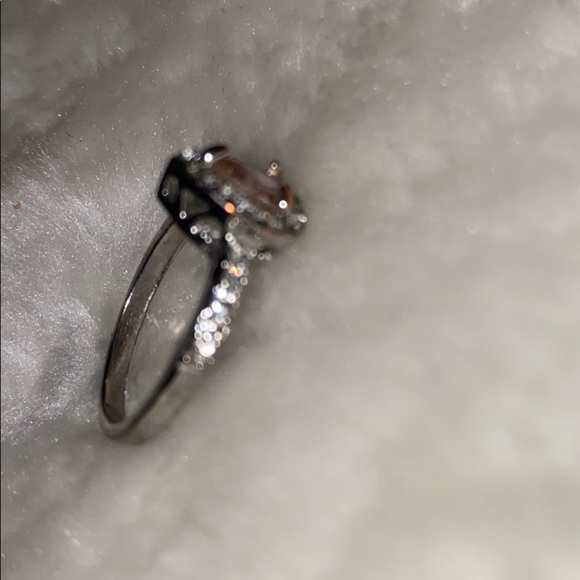 Silver tone Champagne pear shaped fashion ring - Picture 6 of 9